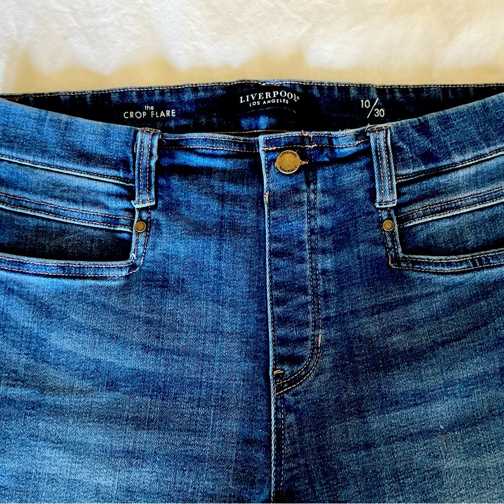 NWOT Liverpool crop flare jeans. Never worn. Size 10.